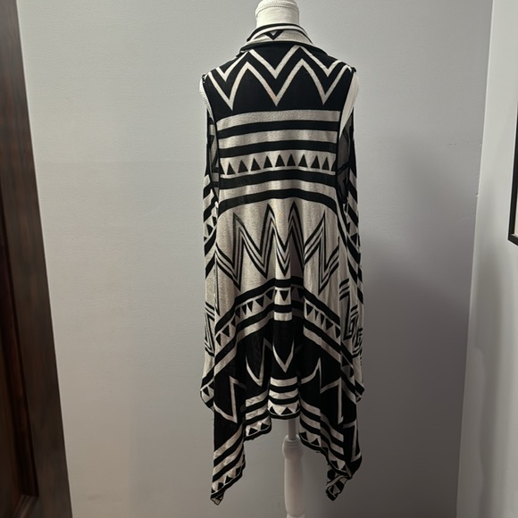 Woman’s Tunic Cardigan Tank Top - Picture 4 of 6